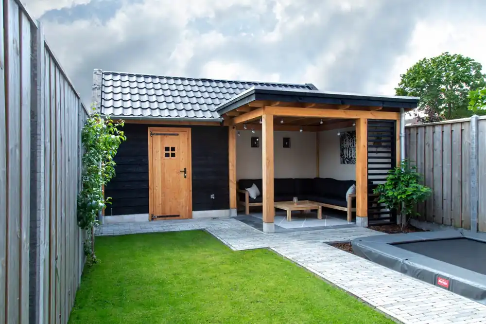 Douglas zadeldakschuur met veranda Wezep 600×300 / 337x337cm Shop Nu