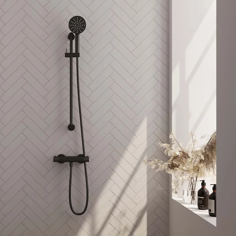 Brauer Black Carving Doucheset: Thermostatische Opbouwkraan met Glijstang, Staafhanddouche & Doucheslang - Set 2 - Geribbeld Draaiknoppen - Mat Zwart Gereduceerde Prijs