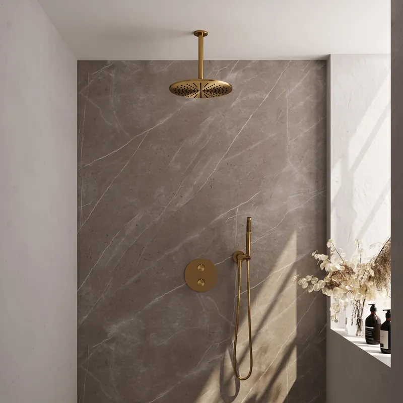 Brauer Gold Carving Regendoucheset: Thermostatische Inbouwkraan met 3-Weg Omstel, Plafondarm, Douchekop 30cm, Wandaansluitbocht, Staafhanddouche & Doucheslang - Set 78 - Draaiknoppen - Geborsteld Goud Voordeelprijs