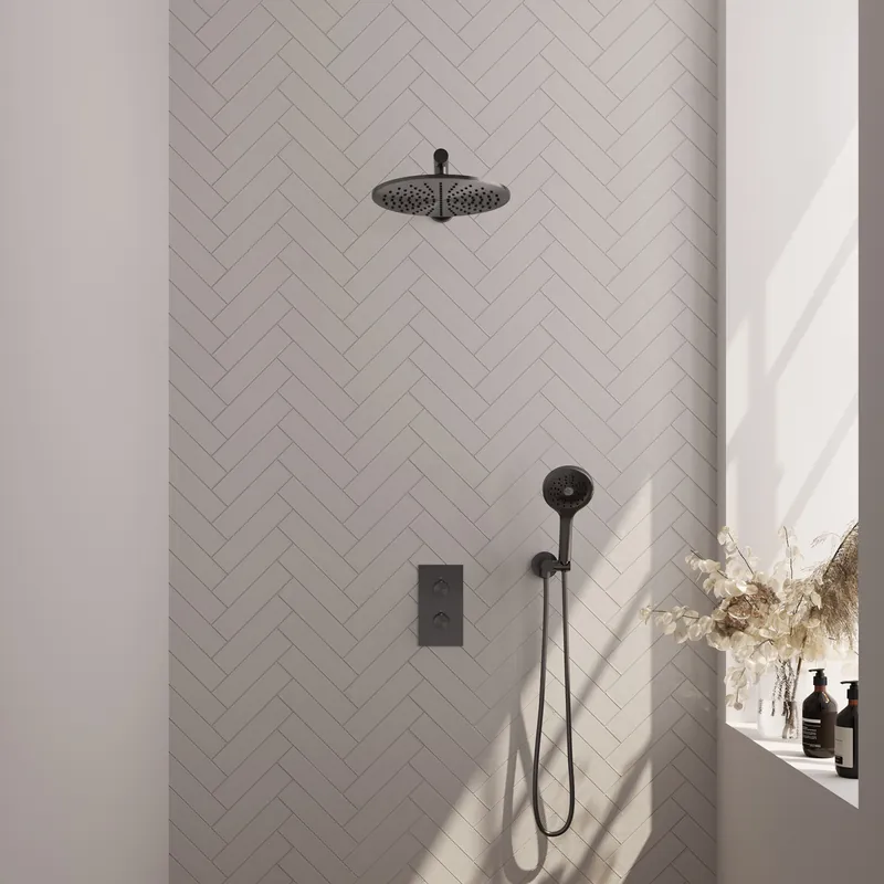 Brauer Gunmetal Carving Regendoucheset: Thermostatische Inbouwkraan met 3-Weg Omstel, Rechte Wandarm, Douchekop 30cm, Wandhouder met Wateruitlaat, 3-Standen Handdouche & Doucheslang - Set 32 - Geribbeld Draaiknoppen - PVD - Geborsteld Gunmetal Merkproduct